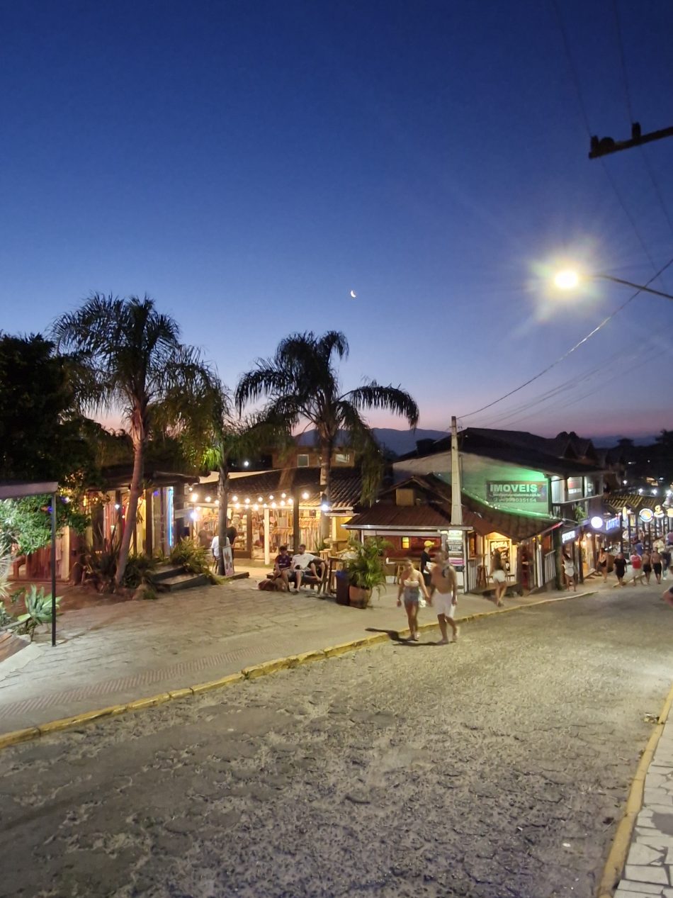 O CHARMOSO CENTRINHO DA PRAIA DO ROSA